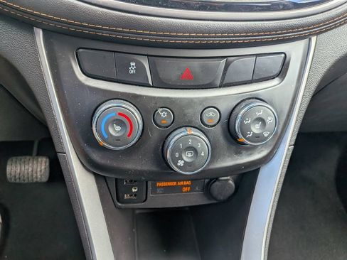 Used 2021 Chevrolet Trax LT w/ Premium Seat Package AWD/4WD image 16