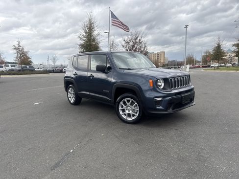 Certified 2023 Jeep Renegade Latitude image 2
