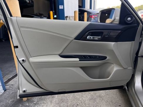 Used 2016 Honda Accord EX-L image 10