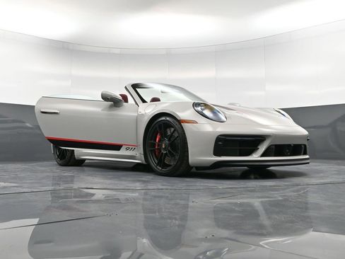 Certified 2024 Porsche 911 Carrera GTS RWD image 40