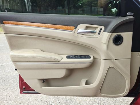 Used 2013 Chrysler 300 C RWD image 21