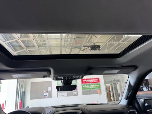 Used 2021 GMC Sierra 1500 Denali w/ Denali Ultimate Package image 18