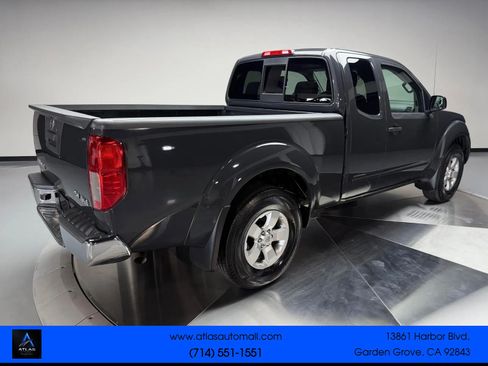 Used 2013 Nissan Frontier SV AWD/4WD image 2