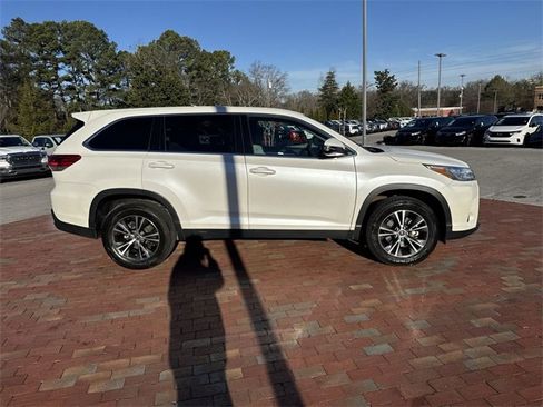 Used 2019 Toyota Highlander LE image 37