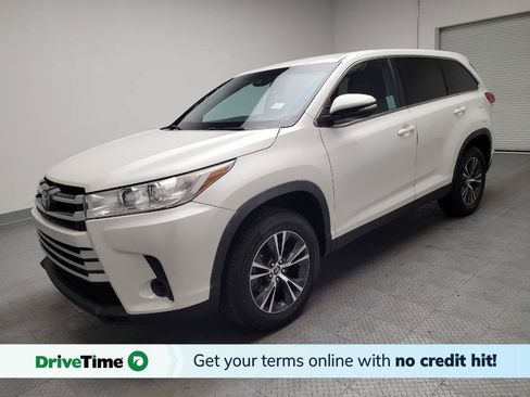 Used 2019 Toyota Highlander LE FWD image 1