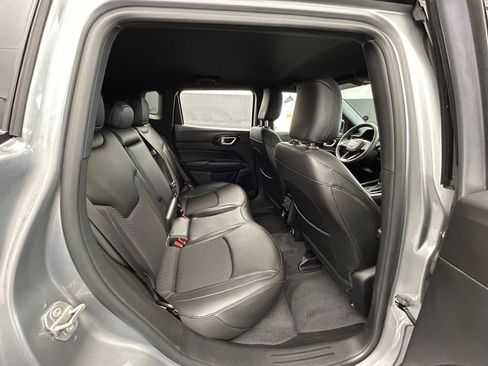 Used 2022 Jeep Compass Latitude FWD image 33