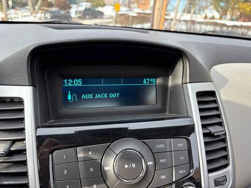 Used 2014 Chevrolet Cruze LS image 32