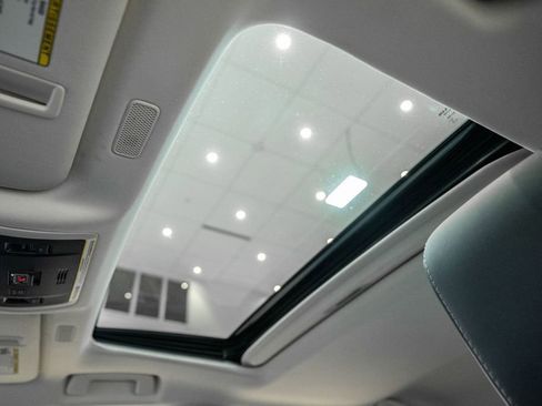 Used 2022 Lexus ES 350 w/ Premium Package image 18