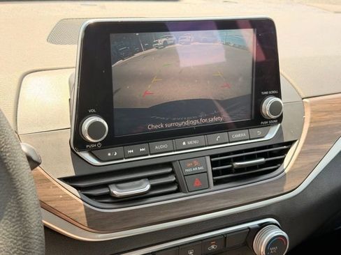 Used 2024 Nissan Altima 2.5 SV FWD image 31