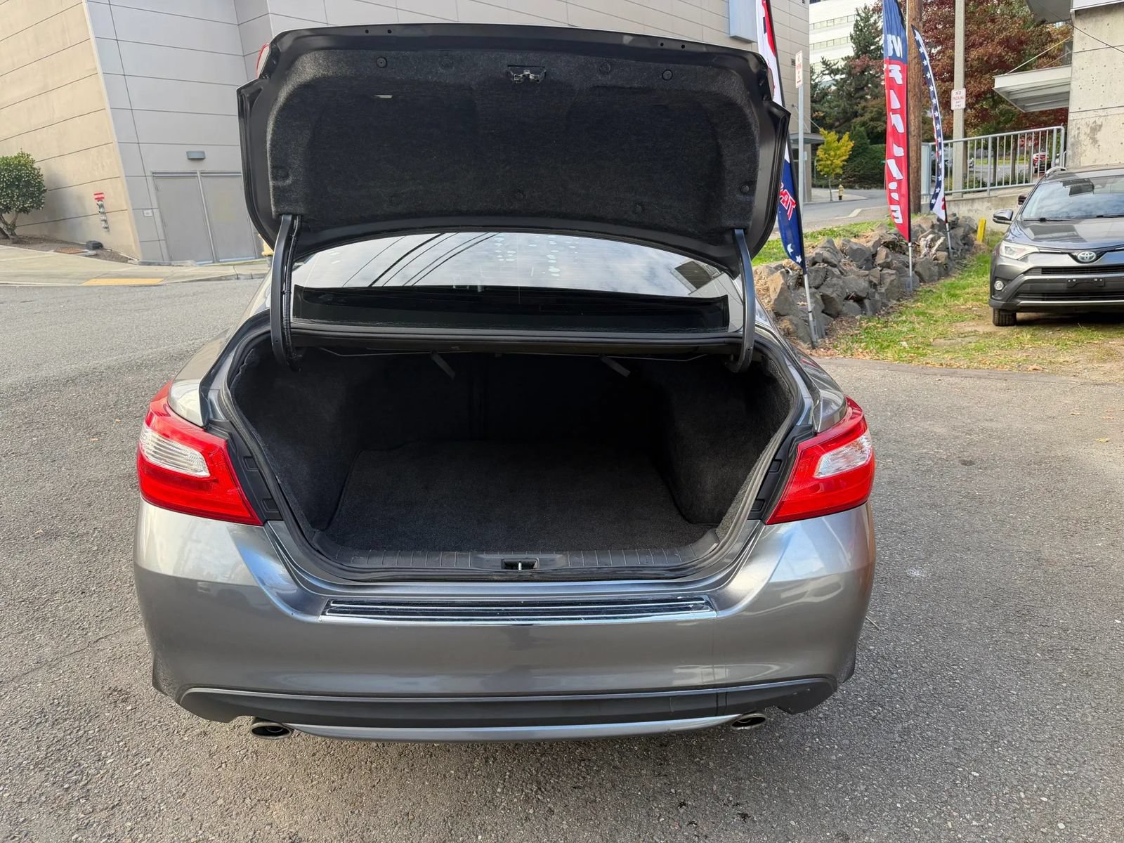 Used 2016 Nissan Altima 2.5 SV w/ Convenience Package FWD image 12