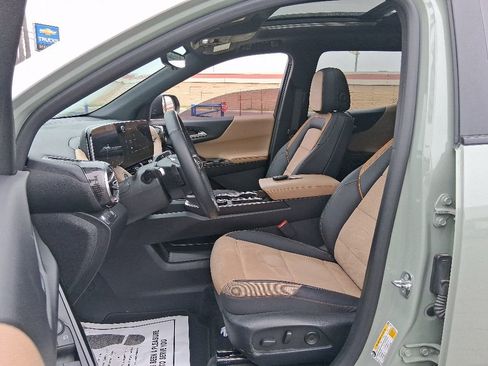 Used 2025 Chevrolet Equinox ACTIV w/ Safety and Technology Package AWD/4WD image 16