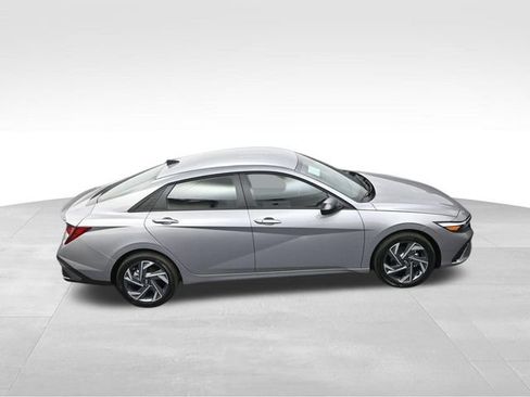 Used 2025 Hyundai Elantra Sport FWD image 29