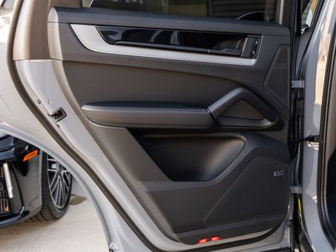 Certified 2026 Porsche Cayenne image 34