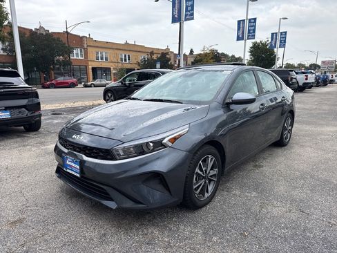 Used 2023 Kia Forte LXS image 3