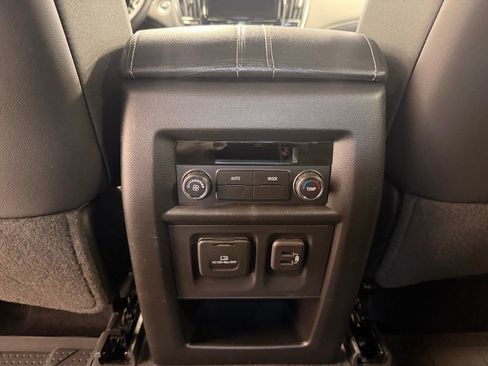 Used 2023 Chevrolet Traverse LT w/ LT Premium Package image 19