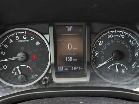 Used 2022 Toyota Tacoma TRD Off-Road AWD/4WD image 31
