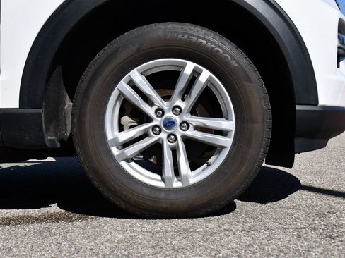 Used 2023 Ford Explorer XLT w/ Equipment Group 202A AWD/4WD image 39
