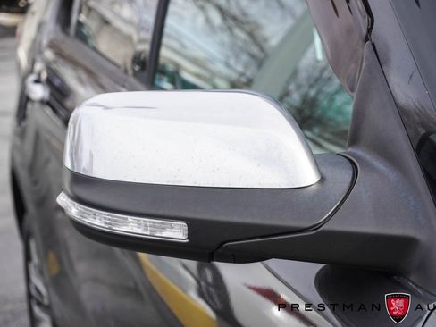 Used 2019 Ford Explorer Platinum image 16