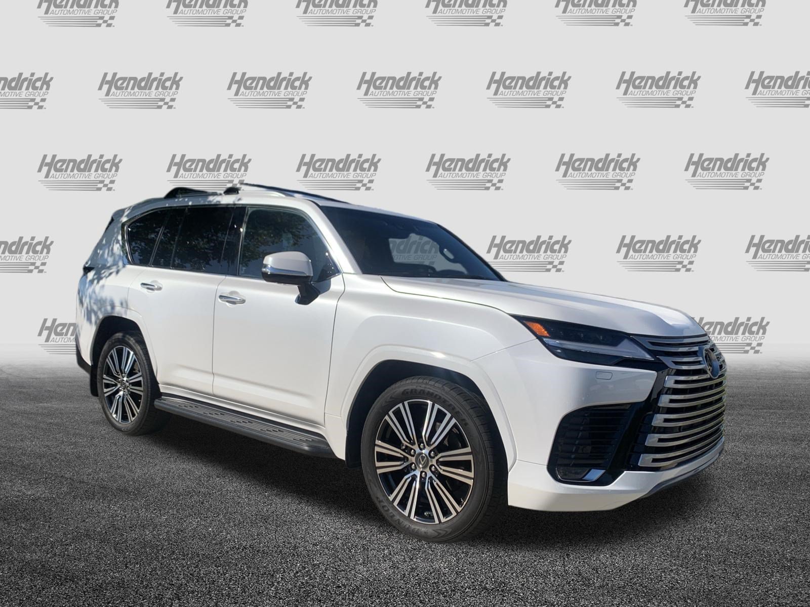 Used 2023 Lexus LX 600 4WD w/ Luxury Package image 2