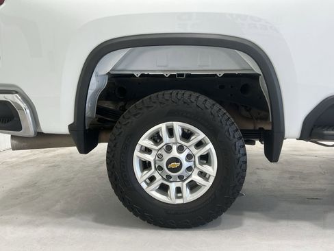 Used 2024 Chevrolet Silverado 2500 LT AWD/4WD image 10