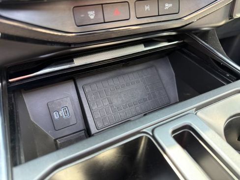 Used 2022 Ford F150 Lightning Platinum AWD/4WD image 43