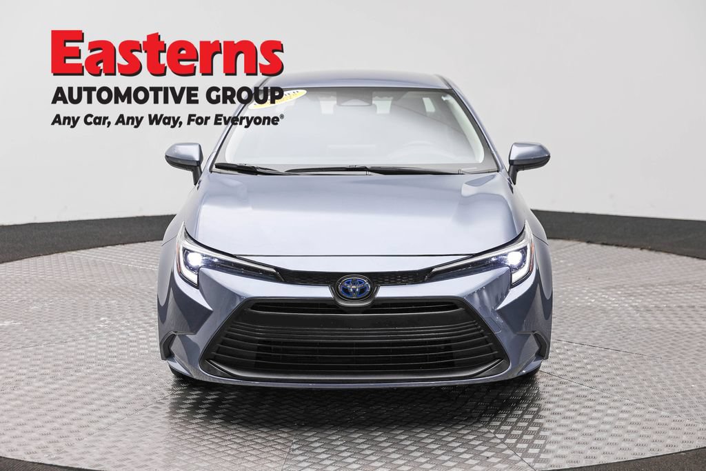 Used 2025 Toyota Corolla LE FWD image 3
