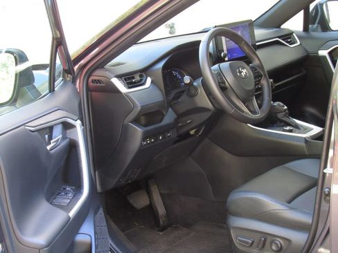 Certified 2023 Toyota RAV4 XSE w/ XSE Grade Weather Package AWD/4WD image 10