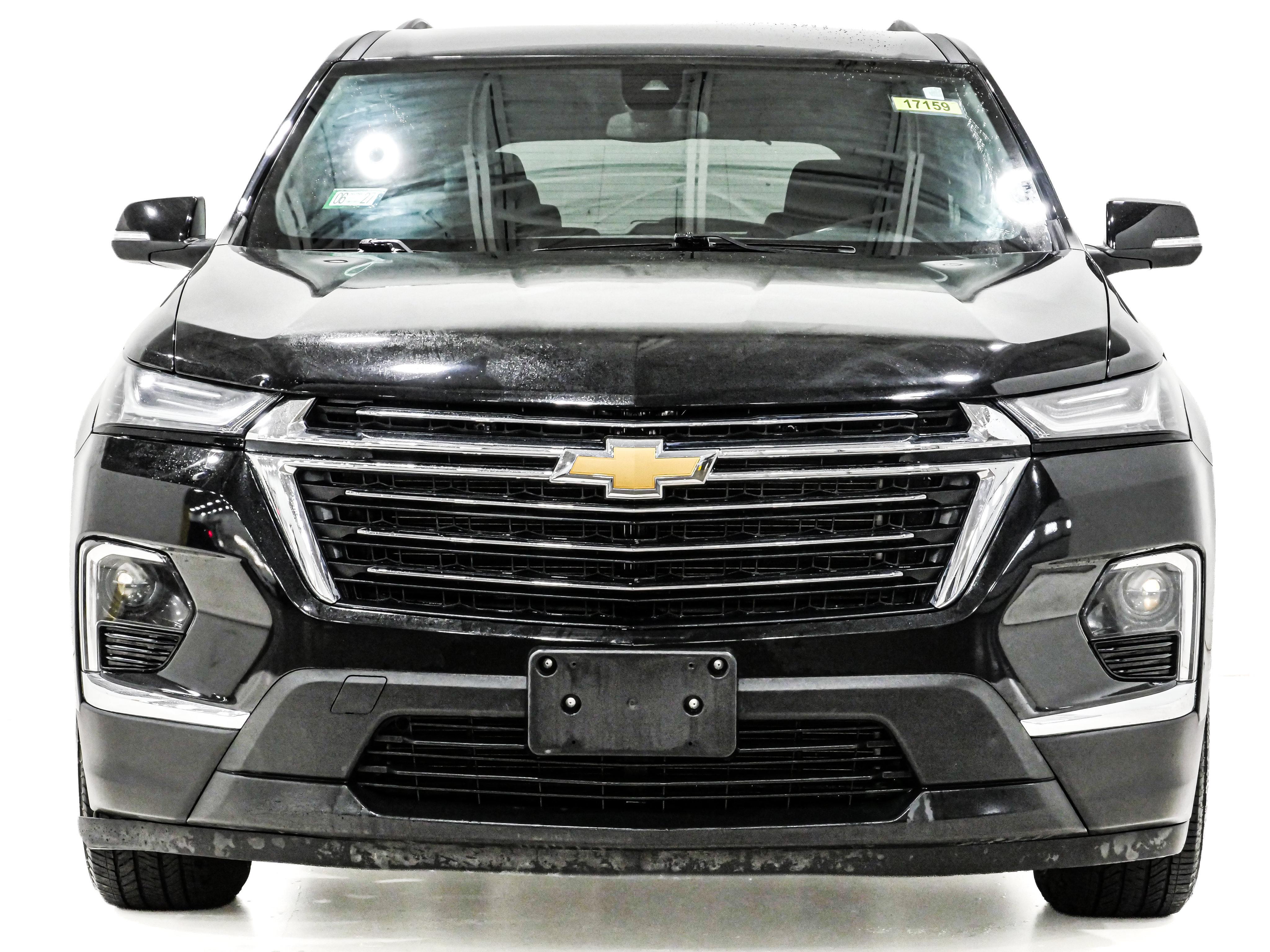 Used 2023 Chevrolet Traverse LT FWD image 2