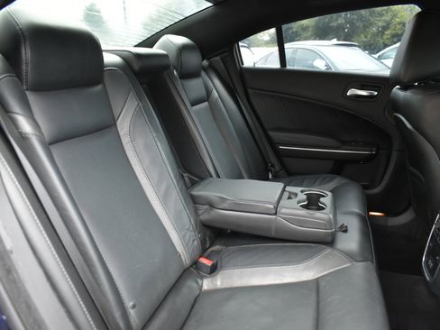 Used 2017 Dodge Charger R/T w/ Premium Group image 21