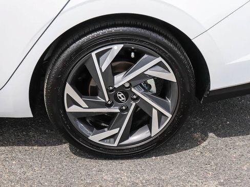 Used 2025 Hyundai Elantra Limited FWD image 13