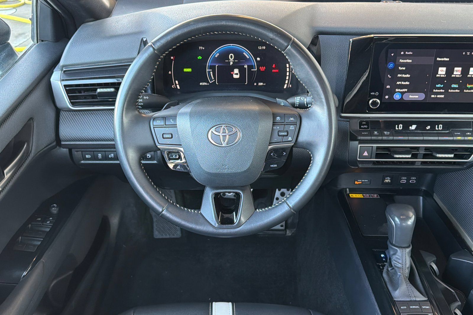 Used 2025 Toyota Camry SE FWD image 13