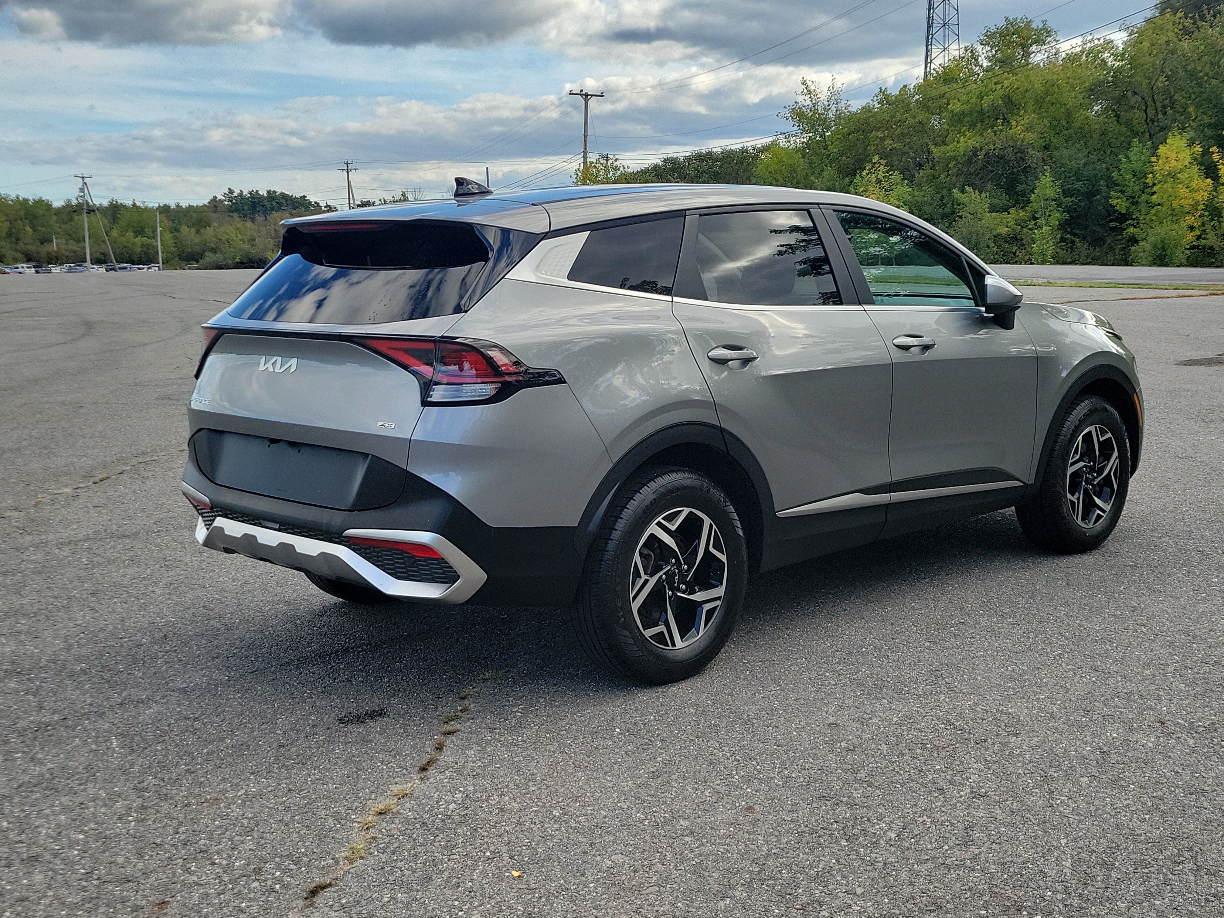 Used 2023 Kia Sportage LX AWD/4WD image 5