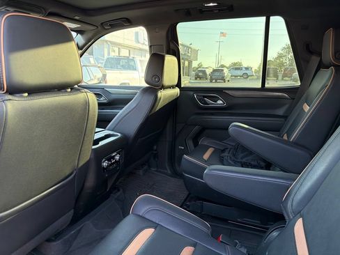 Used 2023 GMC Yukon AT4 w/ Technology Package AWD/4WD image 7