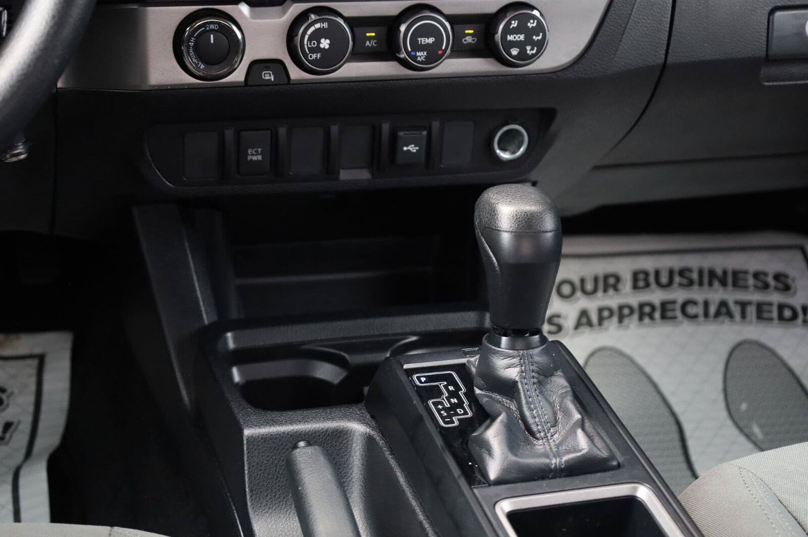 Used 2020 Toyota Tacoma SR AWD/4WD image 32