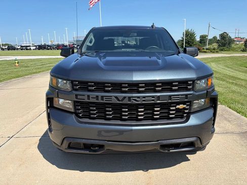 Used 2020 Chevrolet Silverado 1500 Custom w/ Custom Value Package AWD/4WD image 2