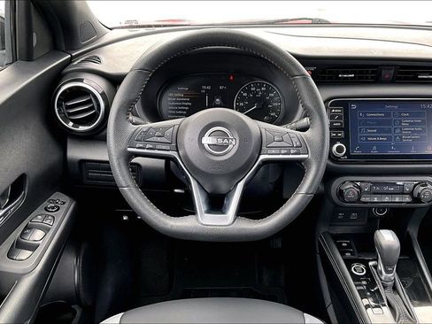 Used 2024 Nissan Kicks SR w/ SR Premium Package FWD image 5