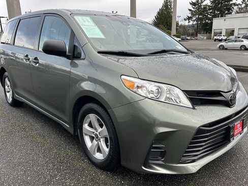 Certified 2020 Toyota Sienna L image 3