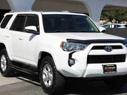 Used 2018 Toyota 4Runner SR5 Premium AWD/4WD image 2