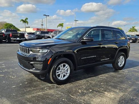 New 2025 Jeep Grand Cherokee Laredo RWD image 3