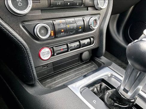 Used 2018 Ford Mustang Coupe RWD image 23