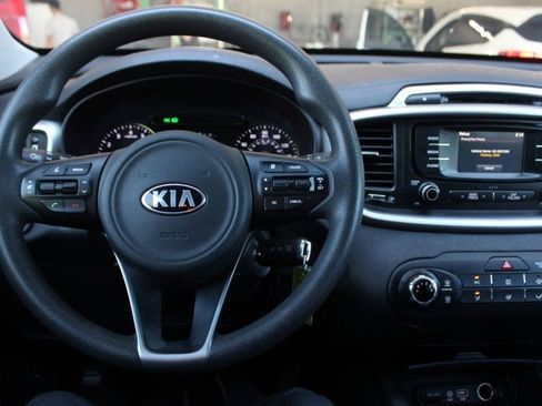 Used 2018 Kia Sorento FWD V6 image 30