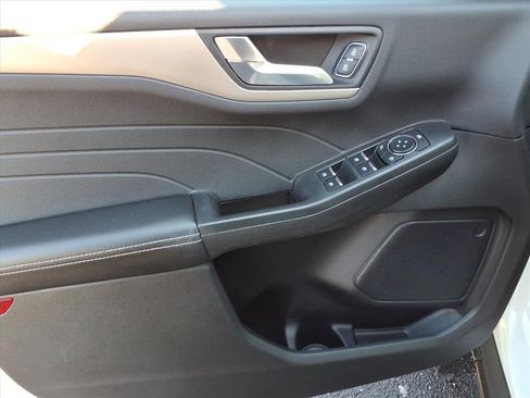 Used 2022 Ford Escape SEL image 17