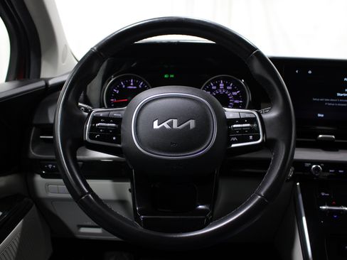 Used 2023 Kia Carnival EX FWD image 10