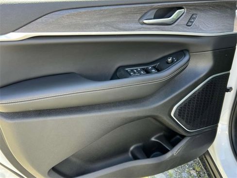 New 2025 Jeep Grand Cherokee Limited w/ Luxury Tech Group II image 18