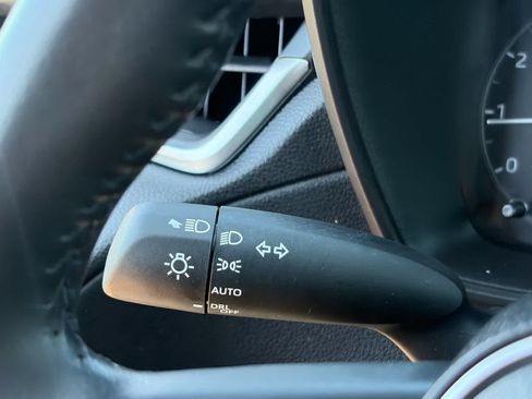 Used 2025 Toyota Corolla Cross LE FWD image 16