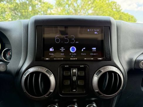 Used 2015 Jeep Wrangler Unlimited Sport w/ Quick Order Package 24S AWD/4WD image 22