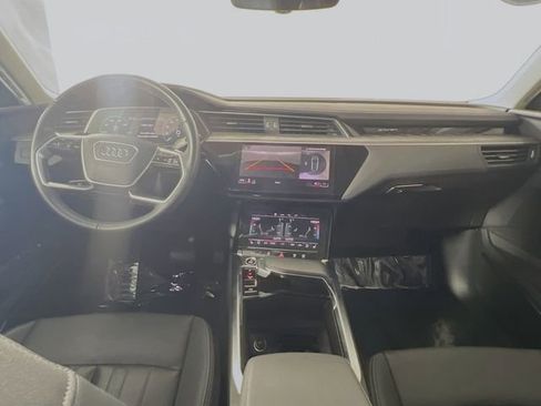 Used 2023 Audi e-tron Premium Plus w/ Premium Plus Package image 27