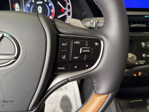 New 2025 Lexus ES 350 Ultra Luxury image 12