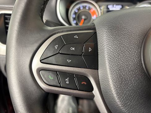 Used 2020 Jeep Cherokee Latitude Plus image 14