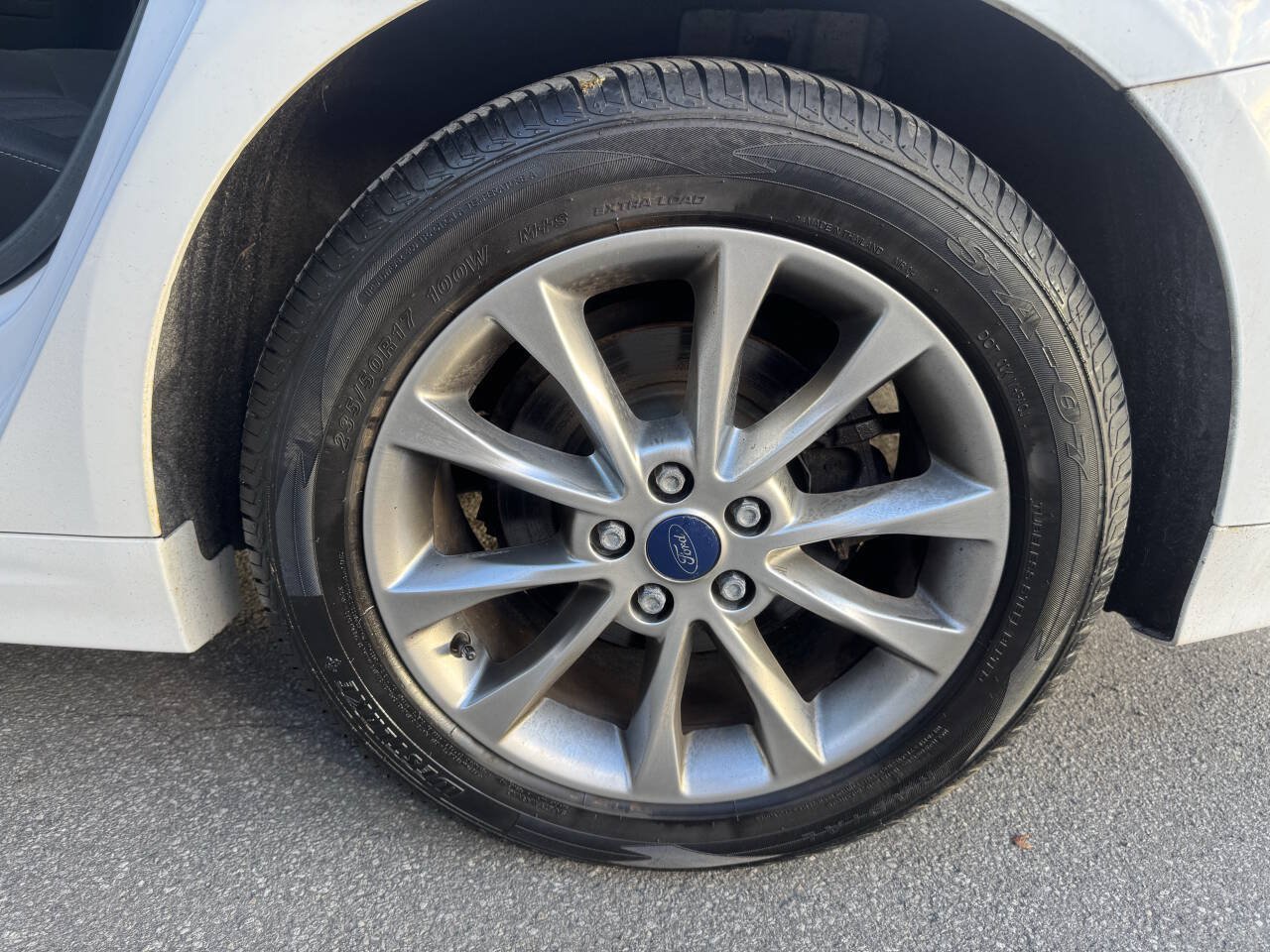 Used 2017 Ford Fusion SE FWD image 10